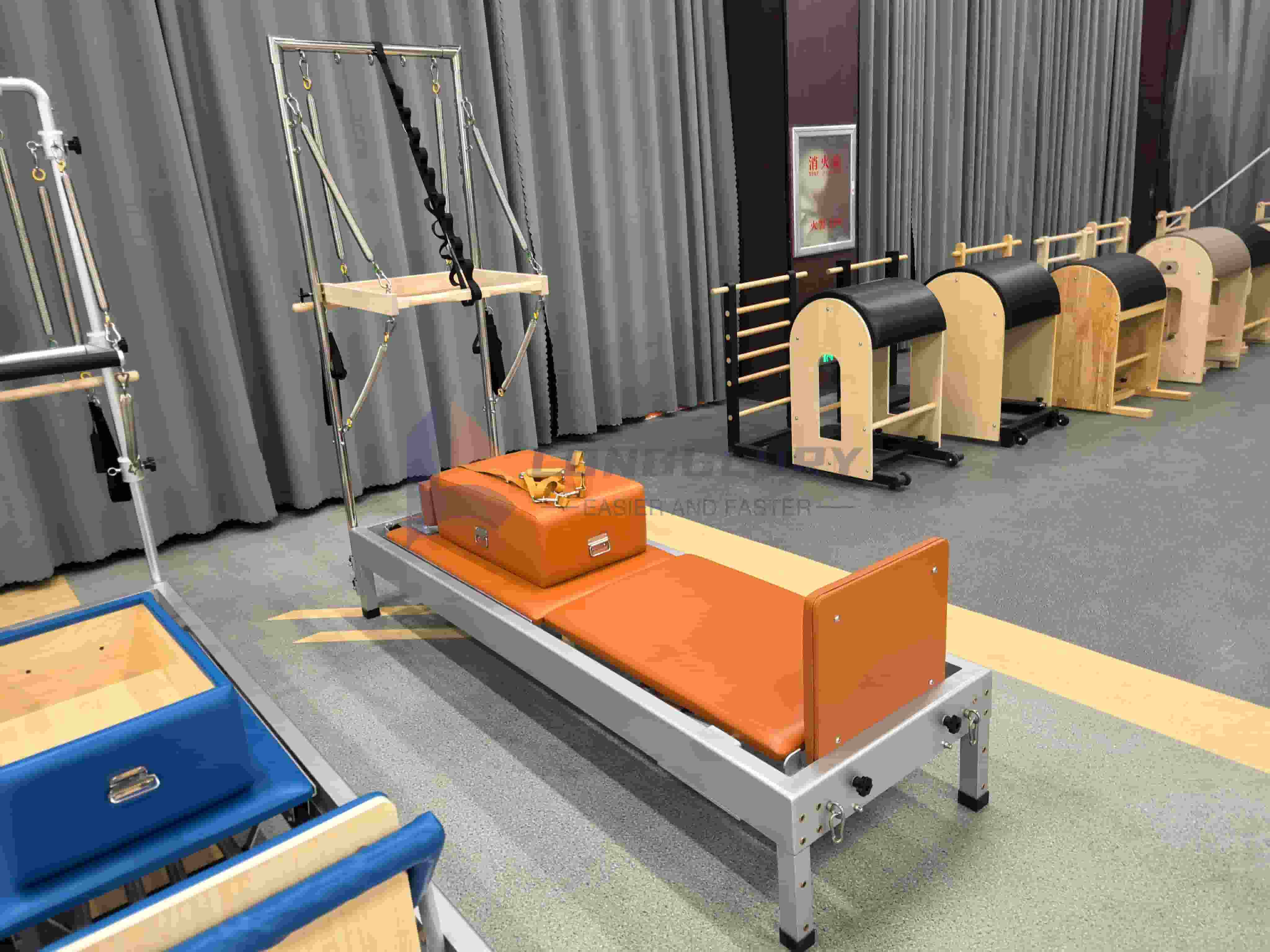 Aluminiowy reformator do pilatesu z wieżą