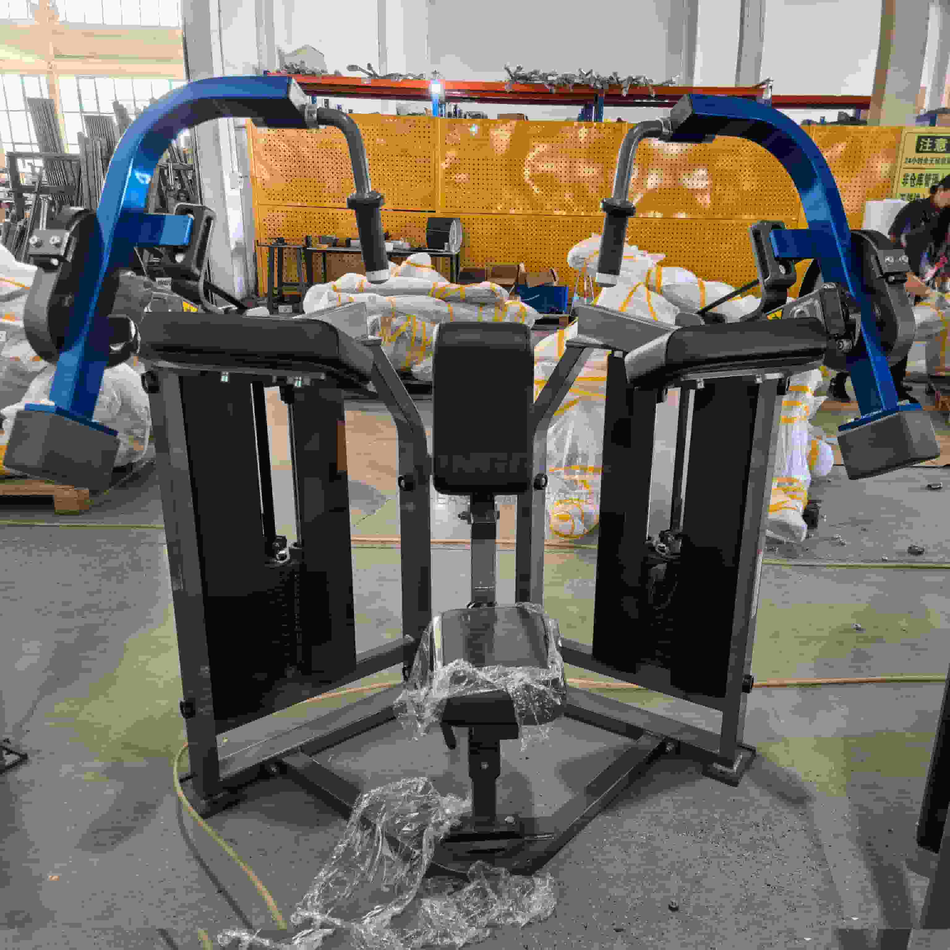 Maszyna do rozciągania tricepsów bocznych ISO